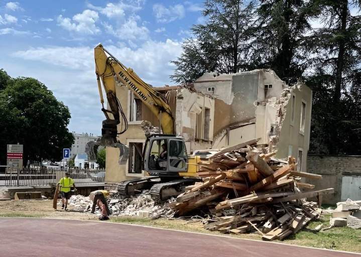 Déconstruction, Louhans